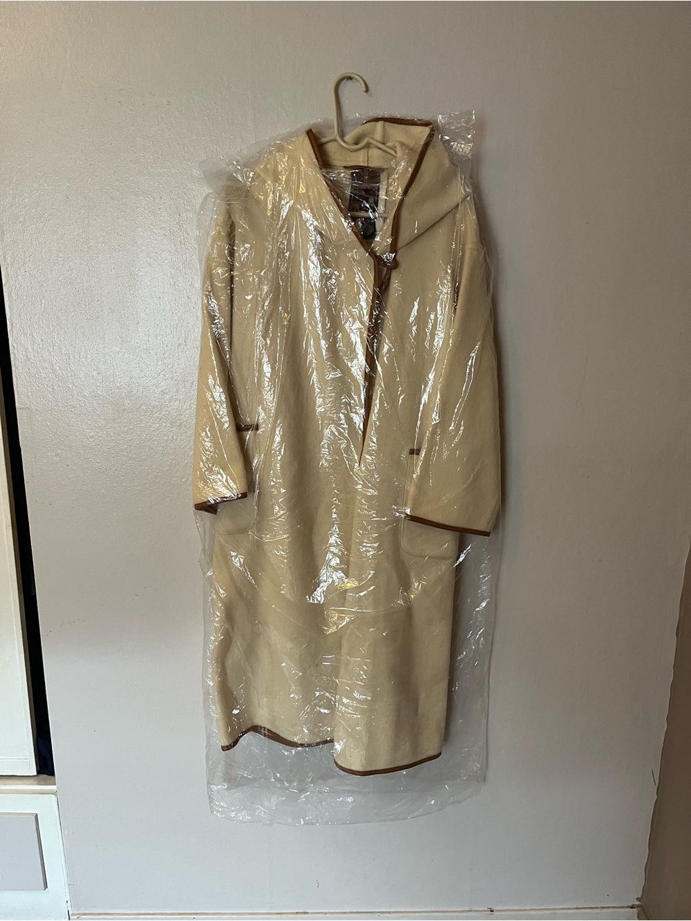 Vintage 70’s Cream Hooded Wool Cape Coat with Brown Trim - Picture 4 of 7